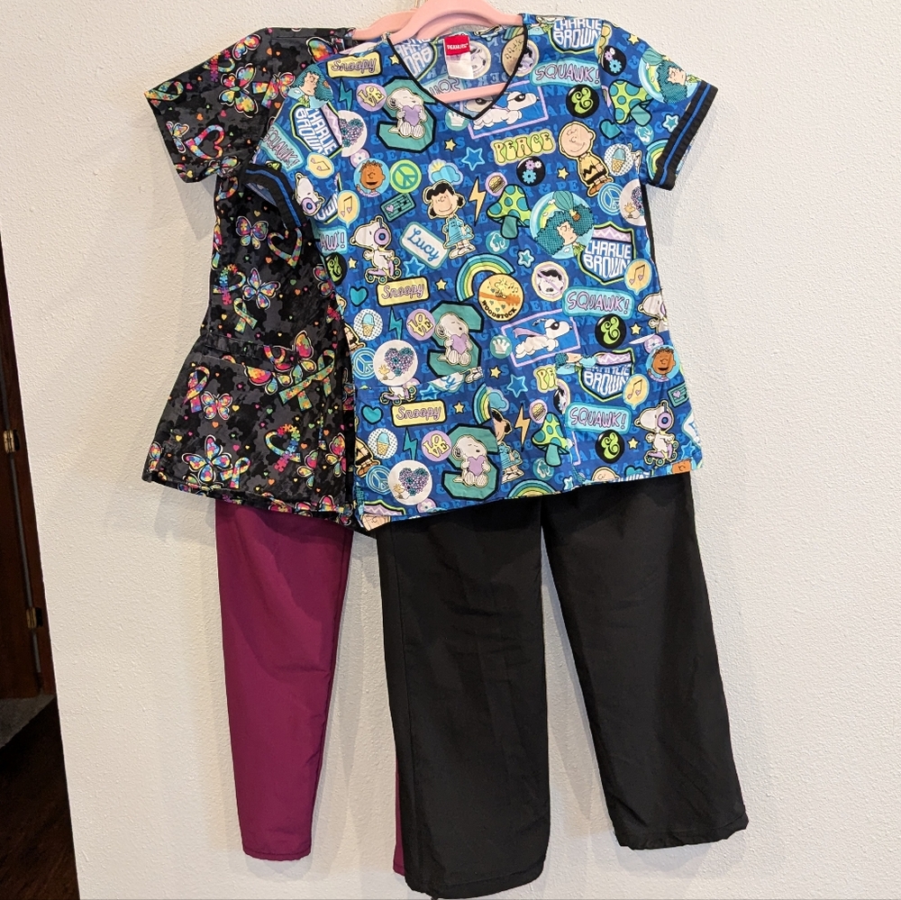 4 PC Scrub Tops & Pants (2 Sets) Size Small